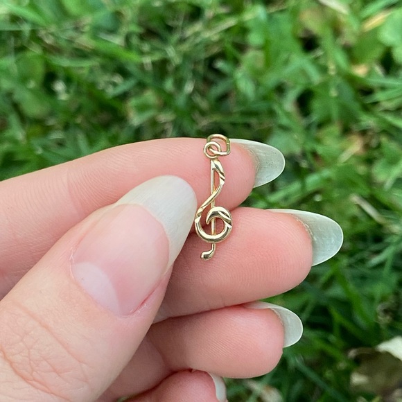 10k Gold Treble Clef Charm - Picture 2 of 6